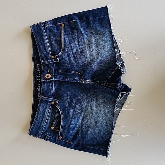 Articles Of Society Women's Raw Hem Denim Shorts Size 28. - Picture 1 of 9